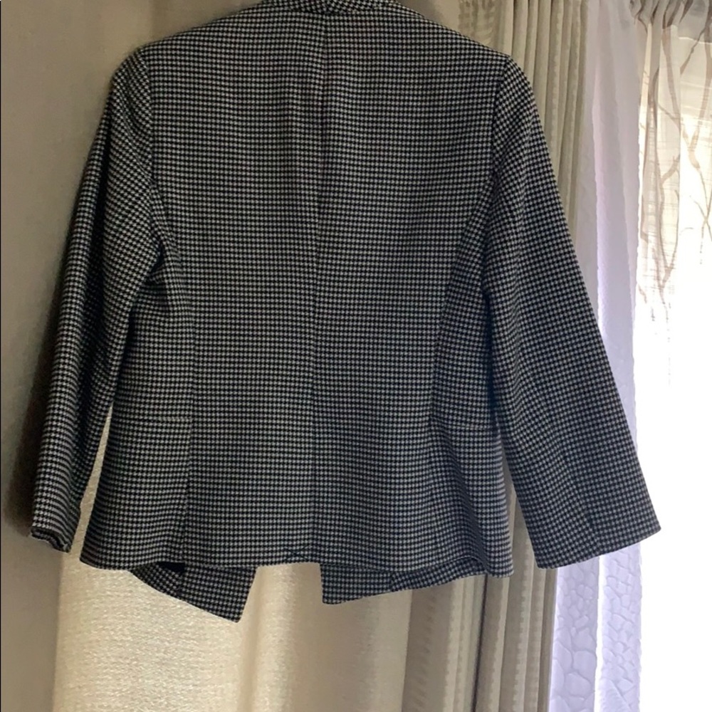 Limited size small jacket. - Picture 4 of 5